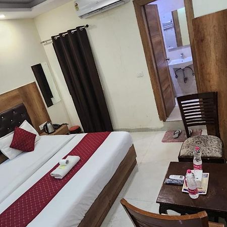 Hotel Redton Neu-Delhi Exterior foto
